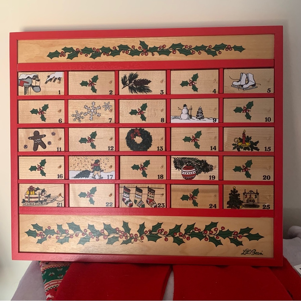RARE 1980s L.L Bean Holly Berry Wooden Advent Calendar